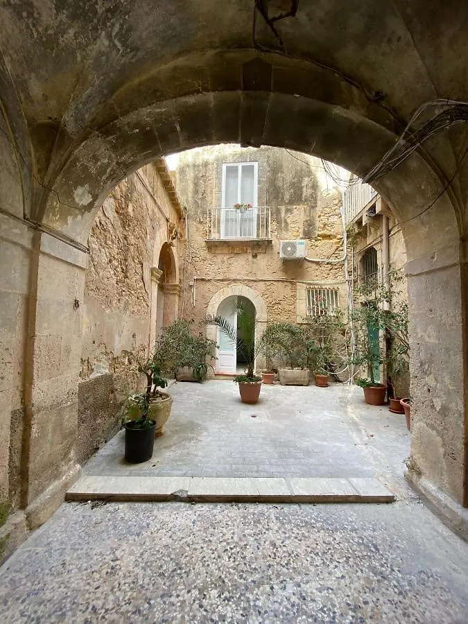 Alle Vergini Syracuse Apartment